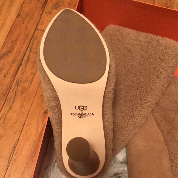 UGGS - Picture 4 of 5